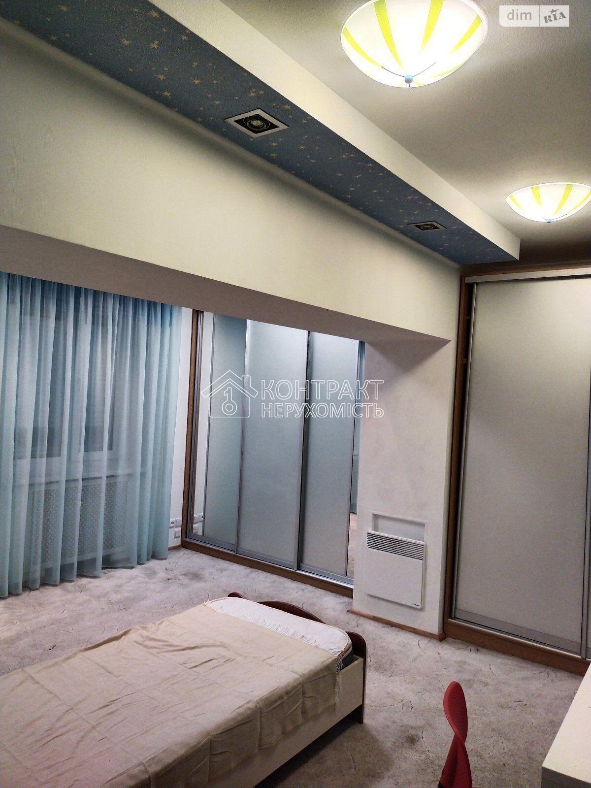 четырехкомнатная квартира в Харькове, район Центр, на пер. Армянский в аренду на долгий срок помесячно фото 1