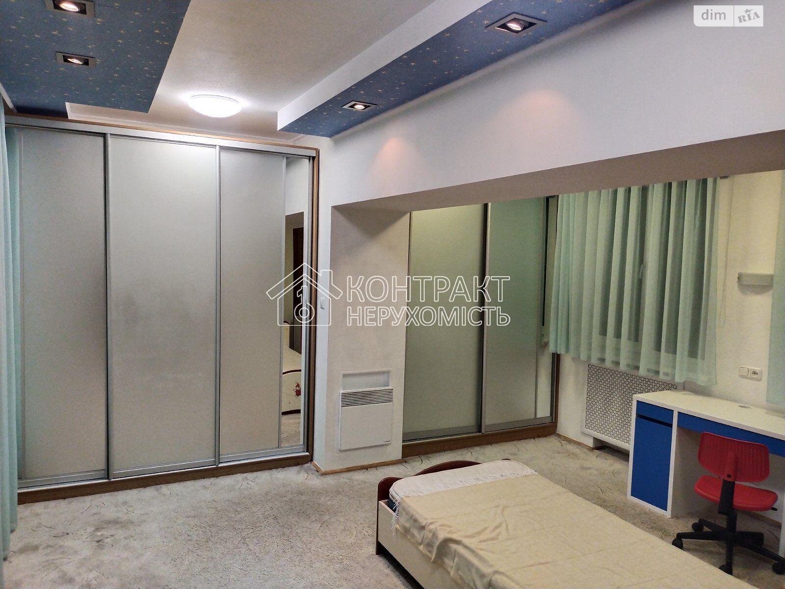 четырехкомнатная квартира в Харькове, район Центр, на пер. Армянский в аренду на долгий срок помесячно фото 1