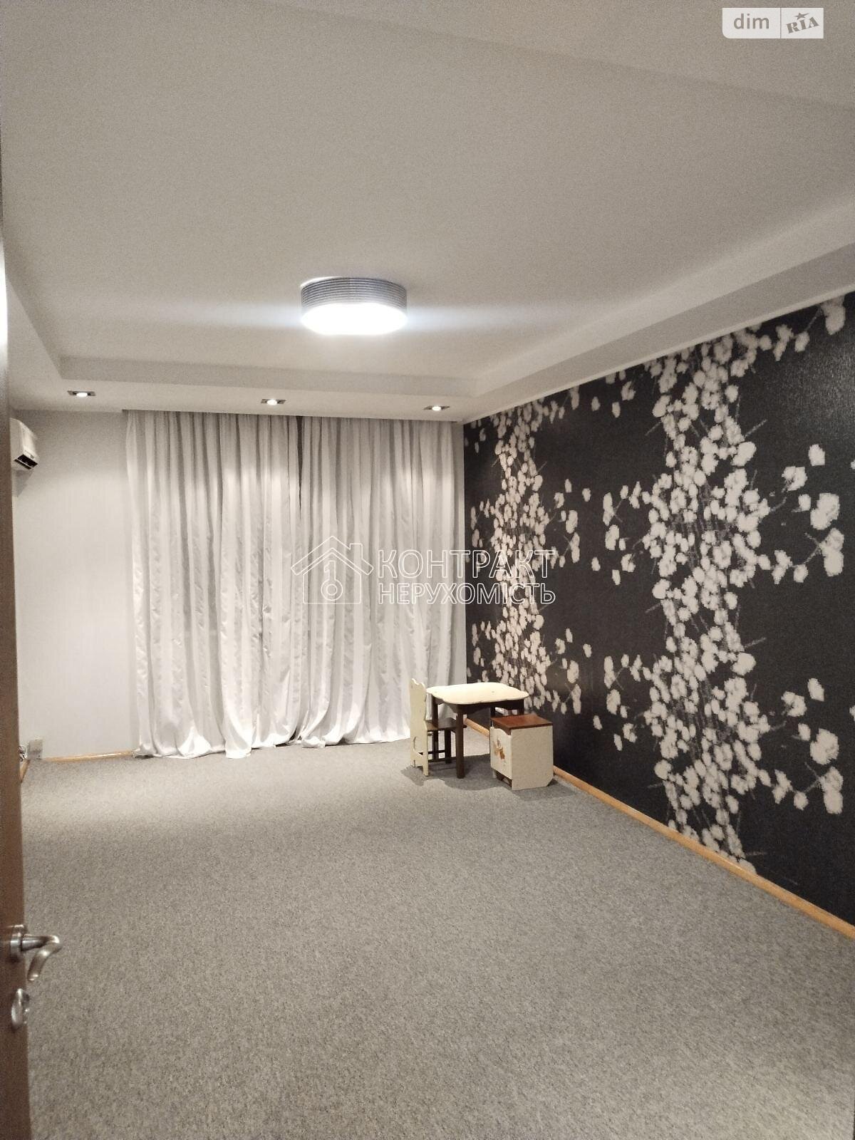 четырехкомнатная квартира в Харькове, район Центр, на пер. Армянский в аренду на долгий срок помесячно фото 1