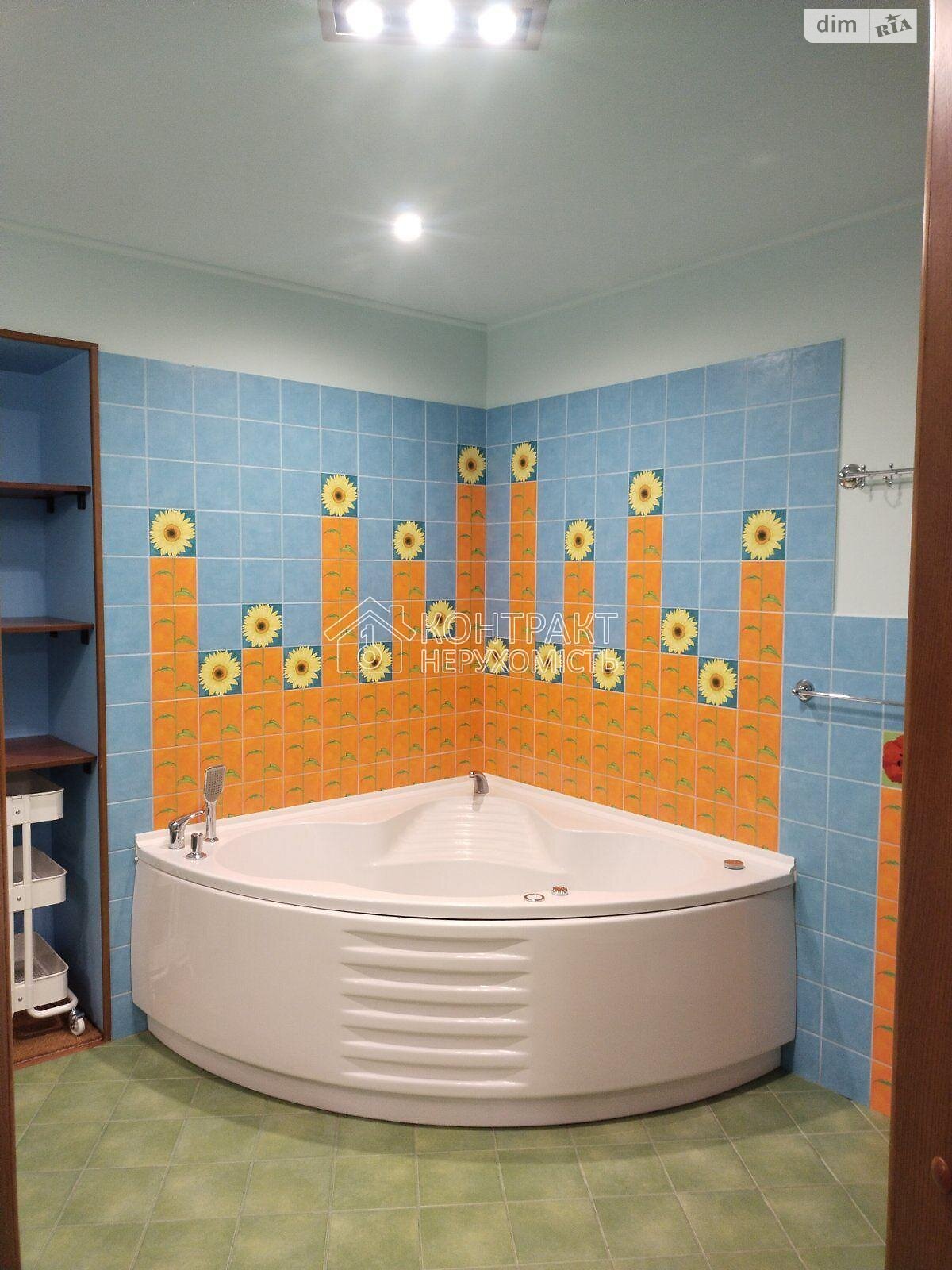 четырехкомнатная квартира в Харькове, район Центр, на пер. Армянский в аренду на долгий срок помесячно фото 1