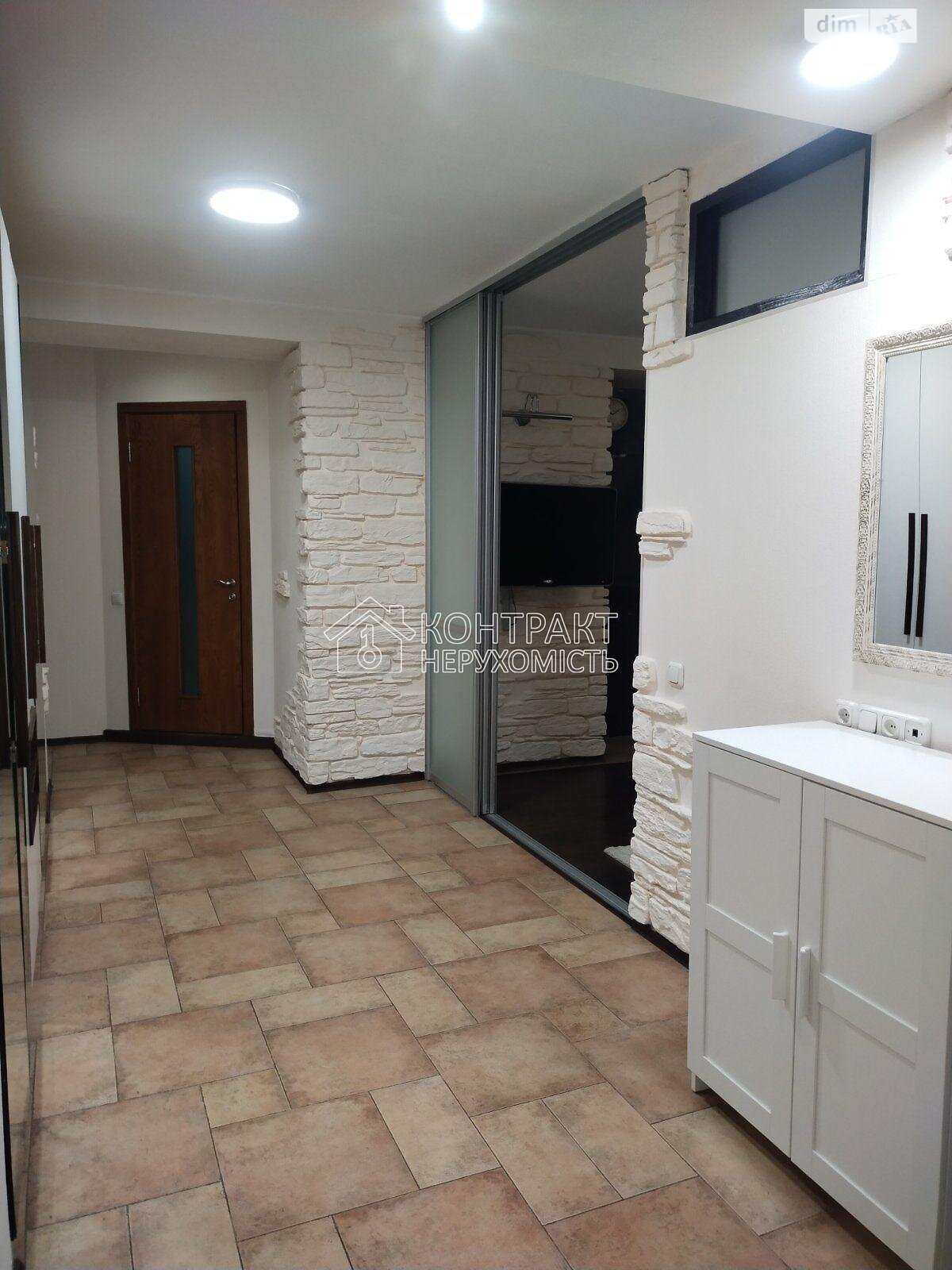 четырехкомнатная квартира в Харькове, район Центр, на пер. Армянский в аренду на долгий срок помесячно фото 1