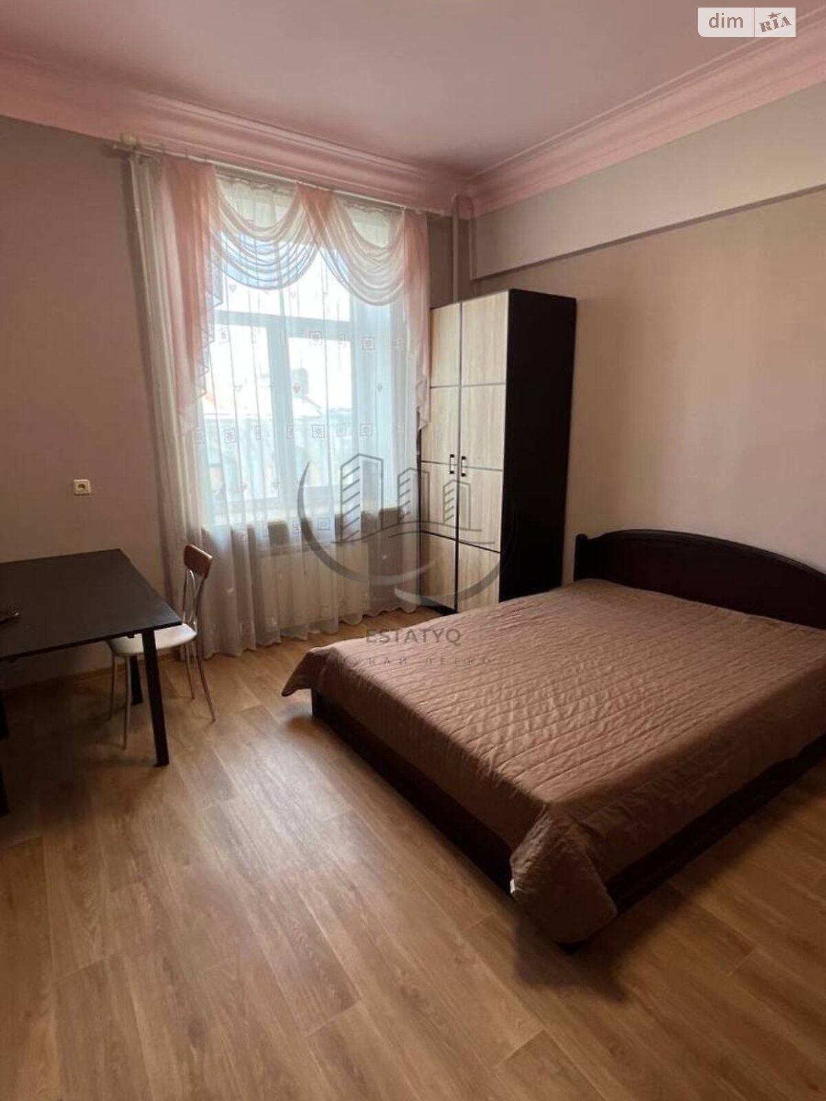 трикімнатна квартира в Харкові, район Центр, на просп. Героїв Харкова 2/2 в довготривалу оренду помісячно фото 1 трикімнатна квартира в Харкові, район Центр, на просп. Героїв Харкова 2/2 в довготривалу оренду помісячно фото 1