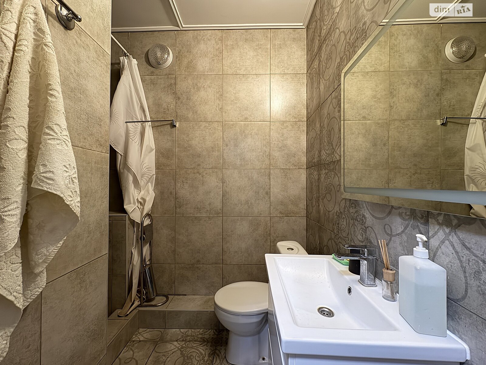 трехкомнатная квартира в Харькове, район Центр, на ул. Рымарская 23А, кв. 22 в аренду на долгий срок помесячно фото 1