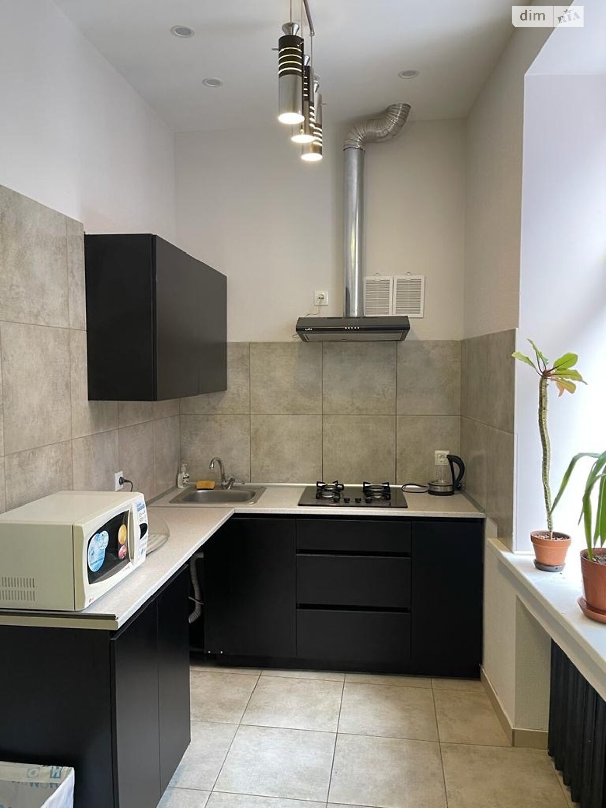 трехкомнатная квартира в Харькове, район Центр, на ул. Рымарская 23А, кв. 22А в аренду на долгий срок помесячно фото 1