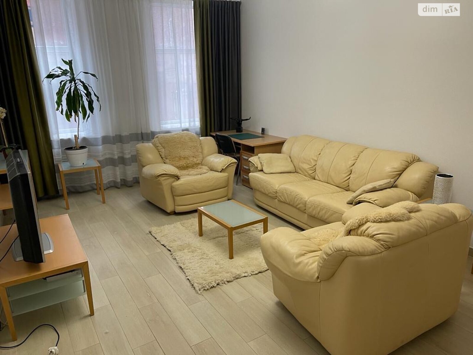 трехкомнатная квартира в Харькове, район Центр, на ул. Рымарская 23А, кв. 22А в аренду на долгий срок помесячно фото 1