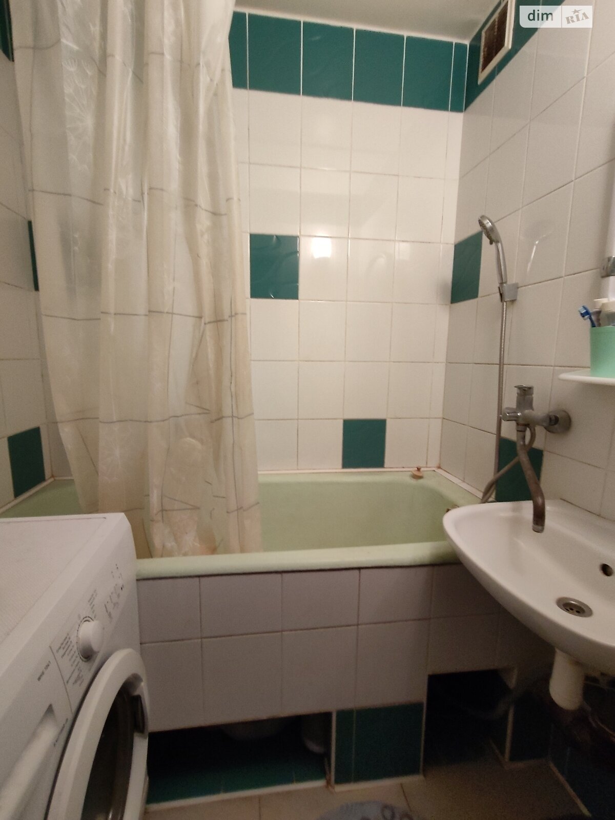 трикімнатна квартира в Хмельницькому, район Озерна, на вул. Панаса Мирного 28 в довготривалу оренду помісячно фото 1