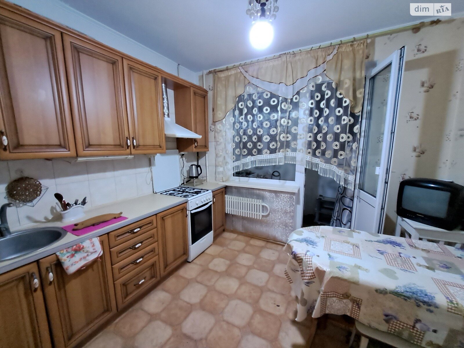 однокомнатная квартира с мебелью в Хмельницком, район Озёрный, на ул. Зализняка Максима 14 в аренду на долгий срок помесячно фото 1 однокомнатная квартира с мебелью в Хмельницком, район Озёрный, на ул. Зализняка Максима 14 в аренду на долгий срок помесячно фото 1