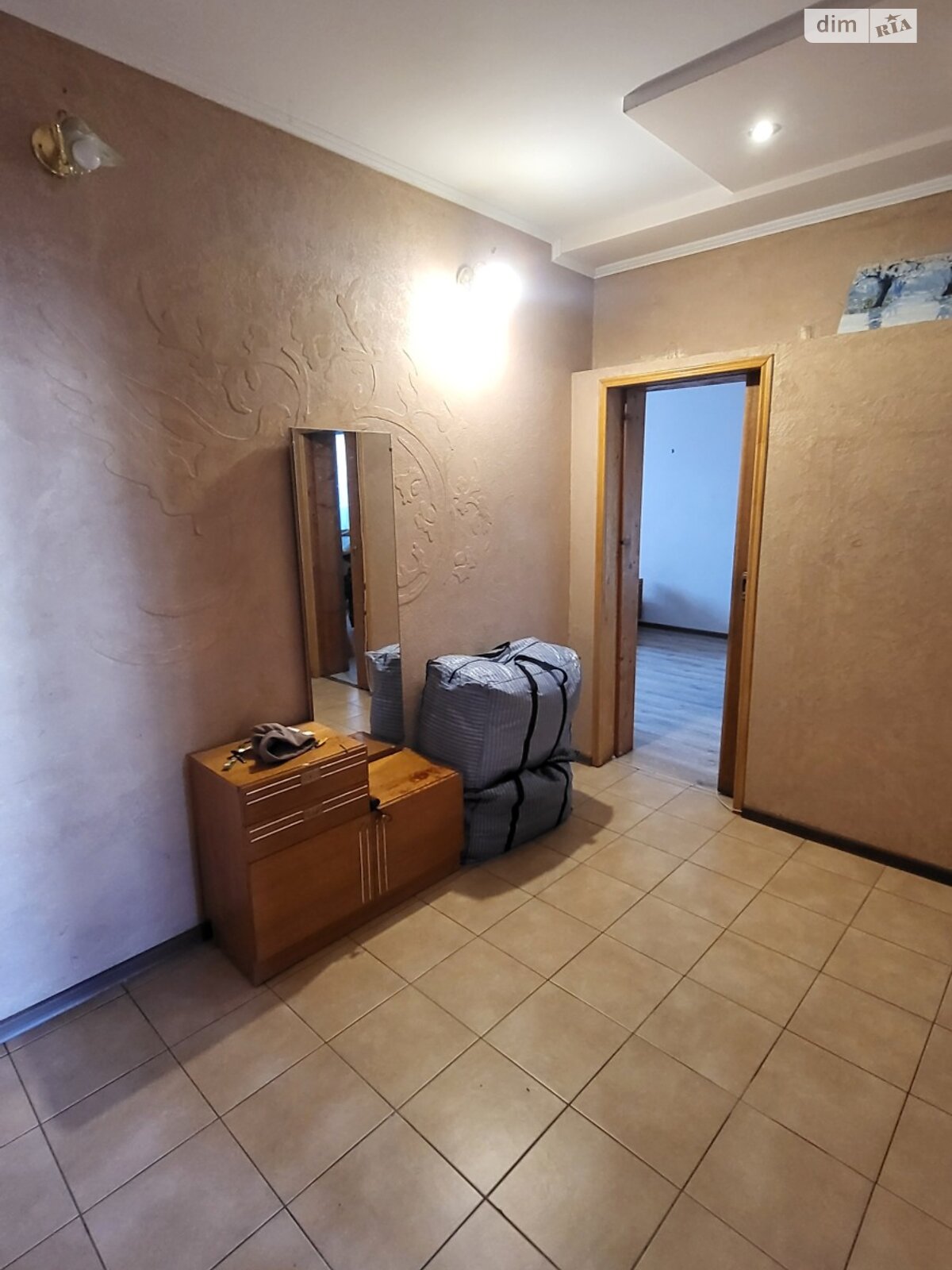 трехкомнатная квартира в Хмельницком, район Озёрный, на ул. Зализняка Максима 20/1, кв. 58 в аренду на долгий срок помесячно фото 1 трехкомнатная квартира в Хмельницком, район Озёрный, на ул. Зализняка Максима 20/1, кв. 58 в аренду на долгий срок помесячно фото 1