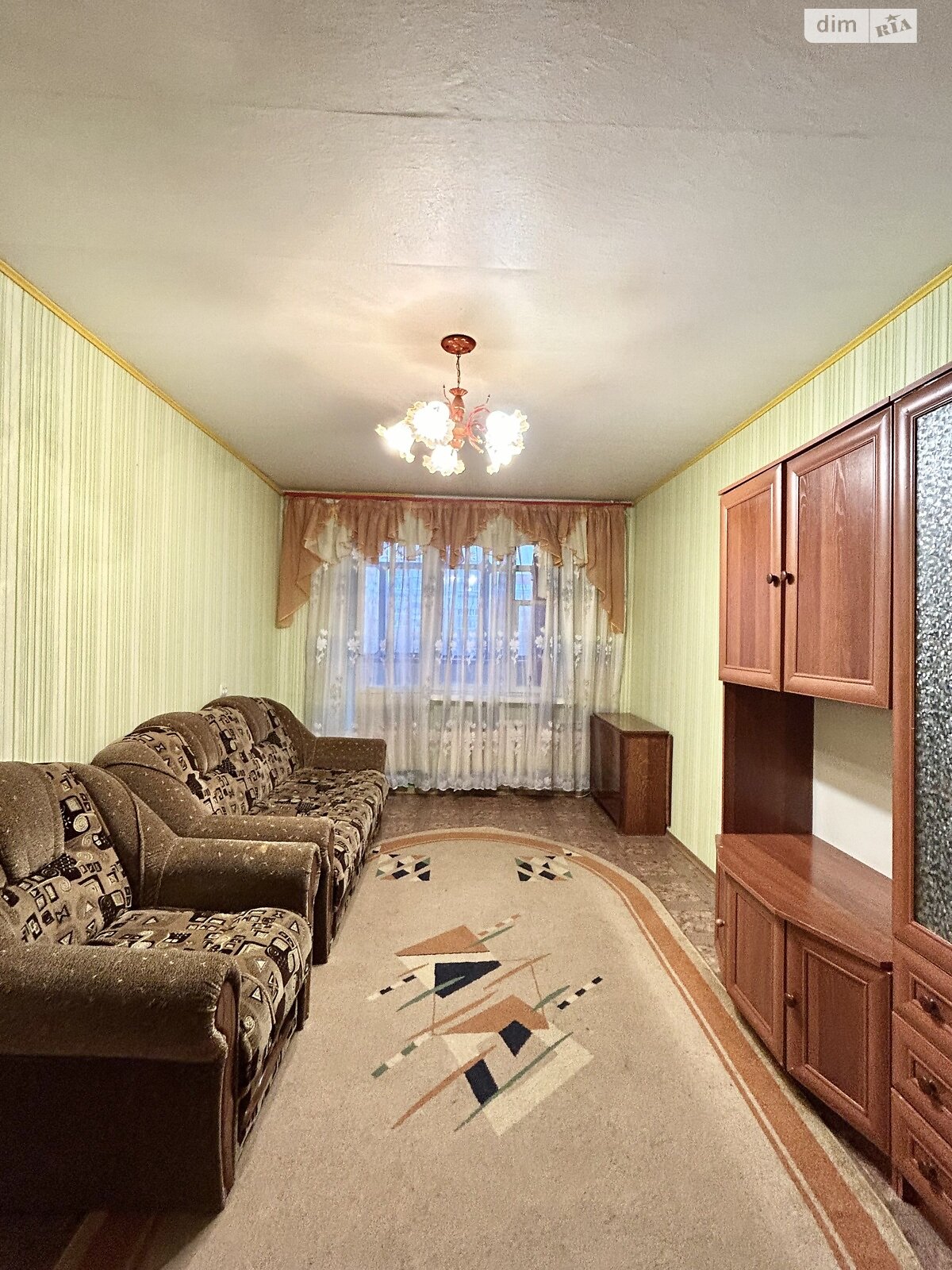 трехкомнатная квартира с мебелью в Хмельницком, район Озёрный, на ул. Зализняка Максима 22 в аренду на долгий срок помесячно фото 1