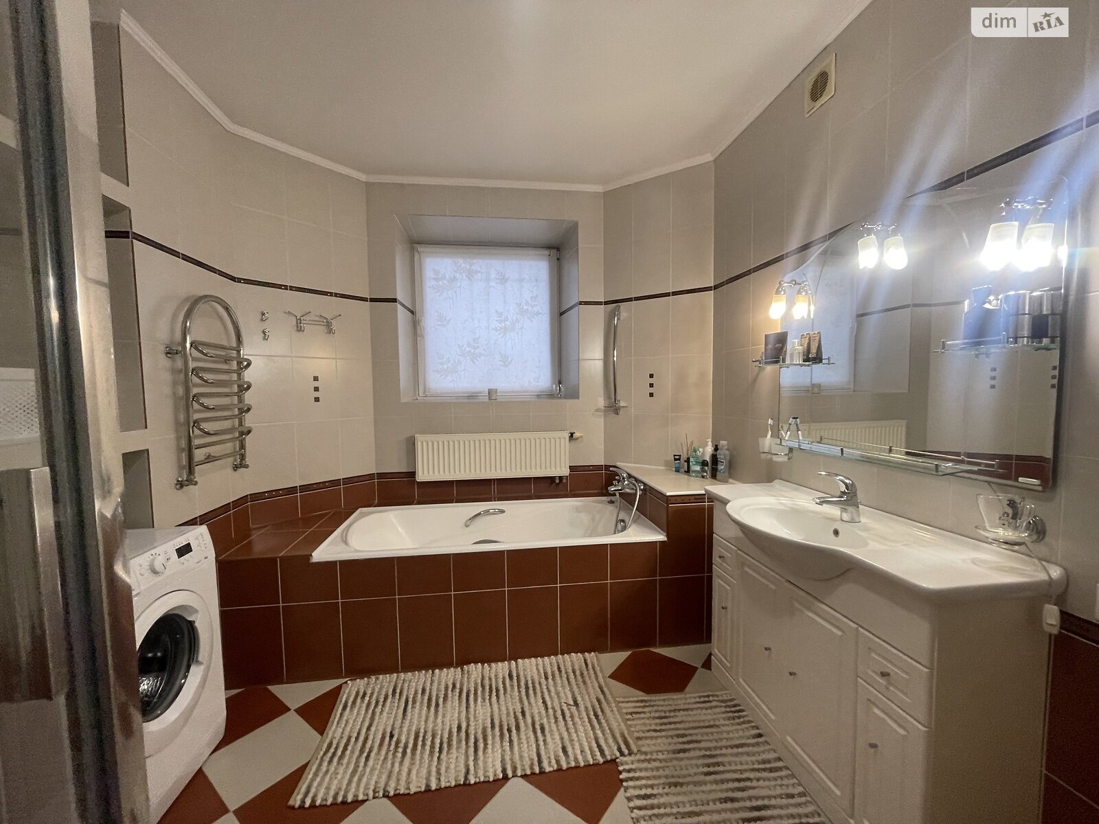 трехкомнатная квартира в Хмельницком, район Центр, на ул. Парковая 6/2 в аренду на долгий срок помесячно фото 1 трехкомнатная квартира в Хмельницком, район Центр, на ул. Парковая 6/2 в аренду на долгий срок помесячно фото 1