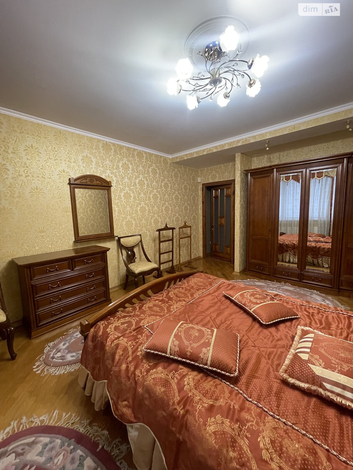 трехкомнатная квартира в Хмельницком, район Центр, на ул. Парковая 6/2 в аренду на долгий срок помесячно фото 1 трехкомнатная квартира в Хмельницком, район Центр, на ул. Парковая 6/2 в аренду на долгий срок помесячно фото 1