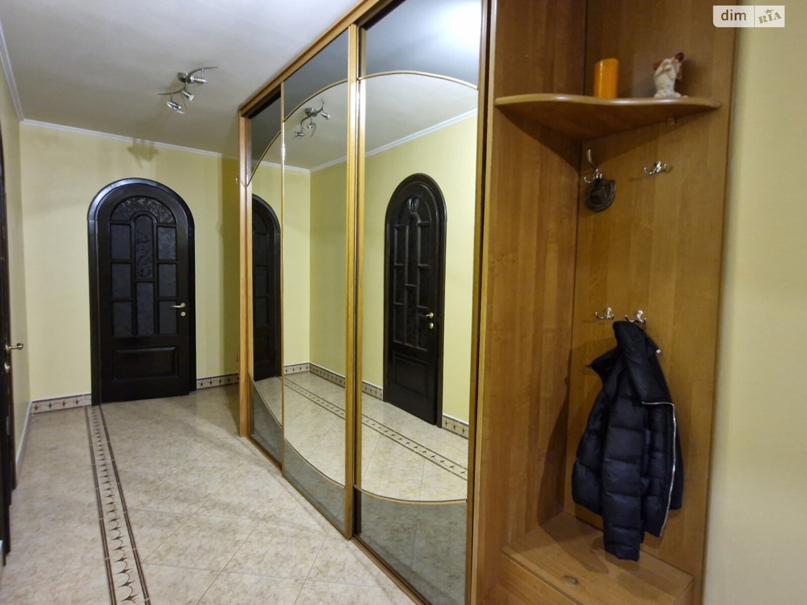 трикімнатна квартира з меблями в Хмельницькому, район Поділ, на вул. Свободи 19 в довготривалу оренду помісячно фото 1 трикімнатна квартира з меблями в Хмельницькому, район Поділ, на вул. Свободи 19 в довготривалу оренду помісячно фото 1