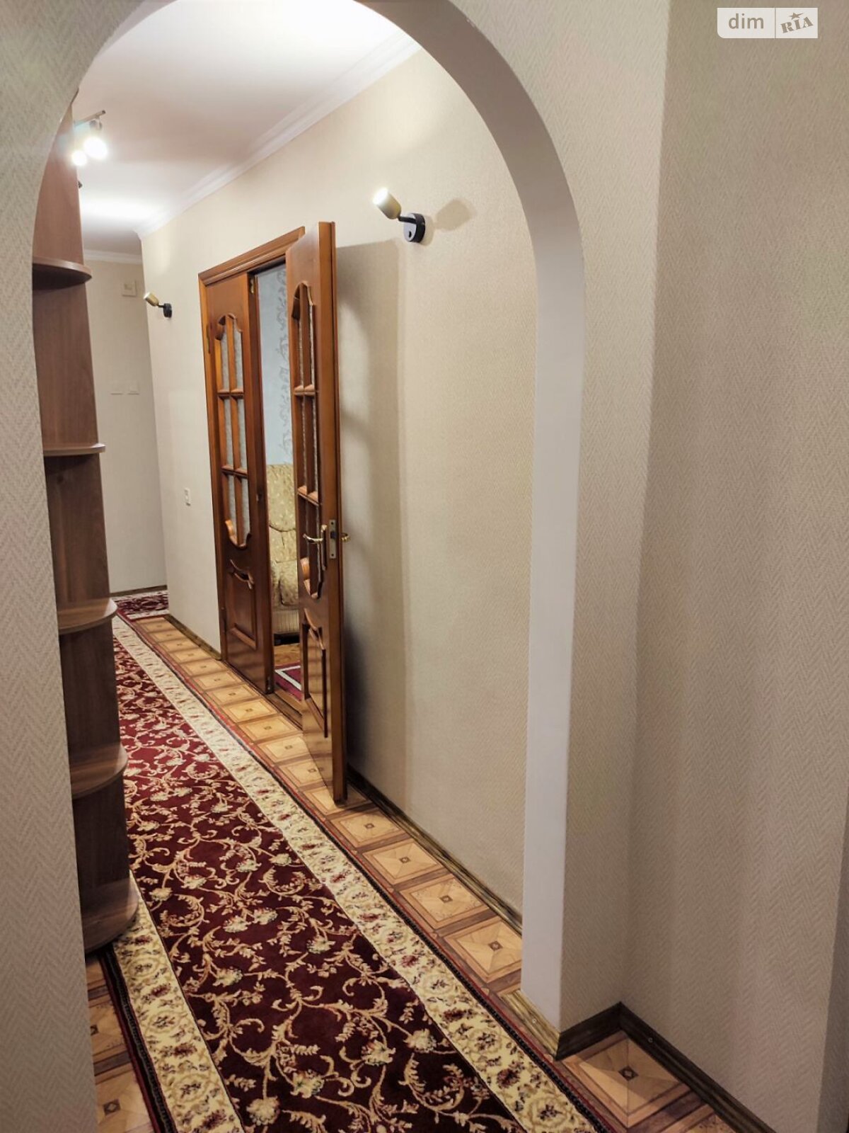 трехкомнатная квартира в Хмельницком, район Центр, на ул. Трембовецкой Марии 3 в аренду на долгий срок помесячно фото 1