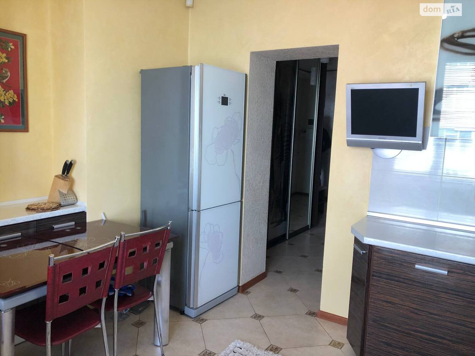 трикімнатна квартира з меблями в Хмельницькому, район Виставка, на просп. Миру 94Б в довготривалу оренду помісячно фото 1 трикімнатна квартира з меблями в Хмельницькому, район Виставка, на просп. Миру 94Б в довготривалу оренду помісячно фото 1