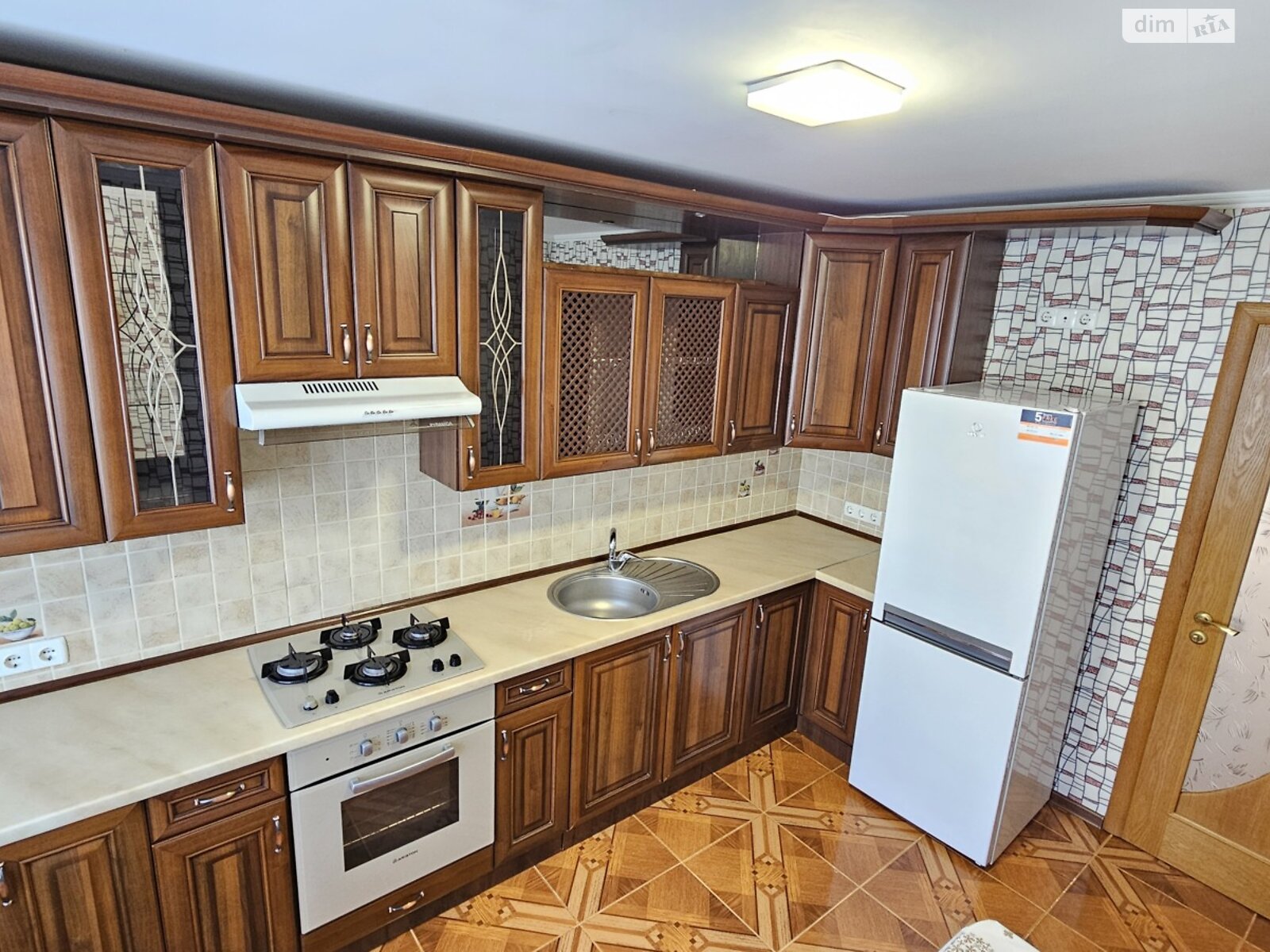 трикімнатна квартира в Хмельницькому, район Виставка, на вул. Коновальця Євгена, кв. 24 в довготривалу оренду помісячно фото 1 трикімнатна квартира в Хмельницькому, район Виставка, на вул. Коновальця Євгена, кв. 24 в довготривалу оренду помісячно фото 1