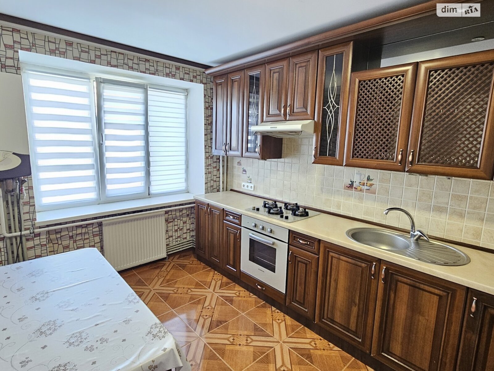 трикімнатна квартира в Хмельницькому, район Виставка, на вул. Коновальця Євгена, кв. 24 в довготривалу оренду помісячно фото 1 трикімнатна квартира в Хмельницькому, район Виставка, на вул. Коновальця Євгена, кв. 24 в довготривалу оренду помісячно фото 1