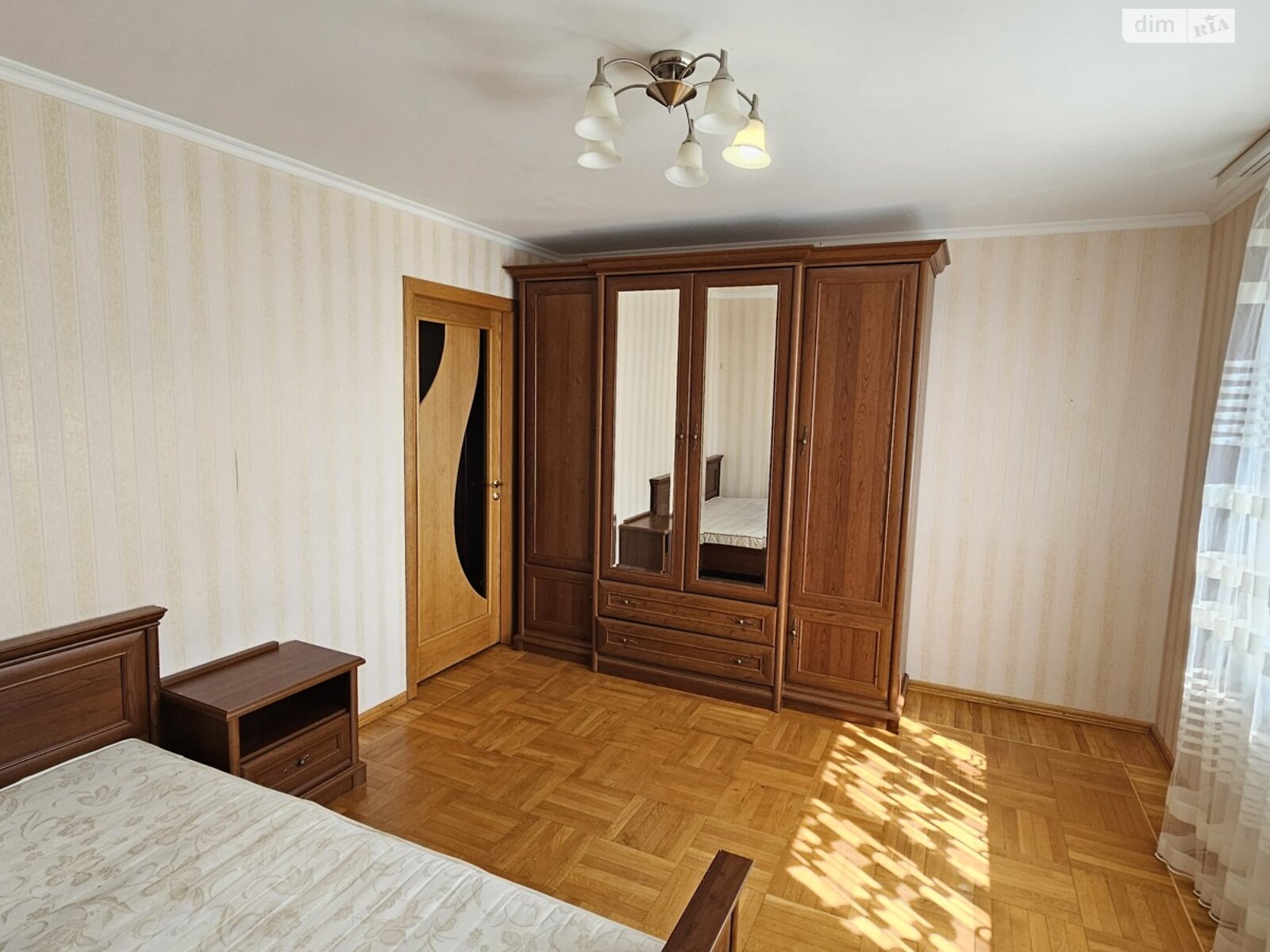 трикімнатна квартира в Хмельницькому, район Виставка, на вул. Коновальця Євгена, кв. 24 в довготривалу оренду помісячно фото 1 трикімнатна квартира в Хмельницькому, район Виставка, на вул. Коновальця Євгена, кв. 24 в довготривалу оренду помісячно фото 1