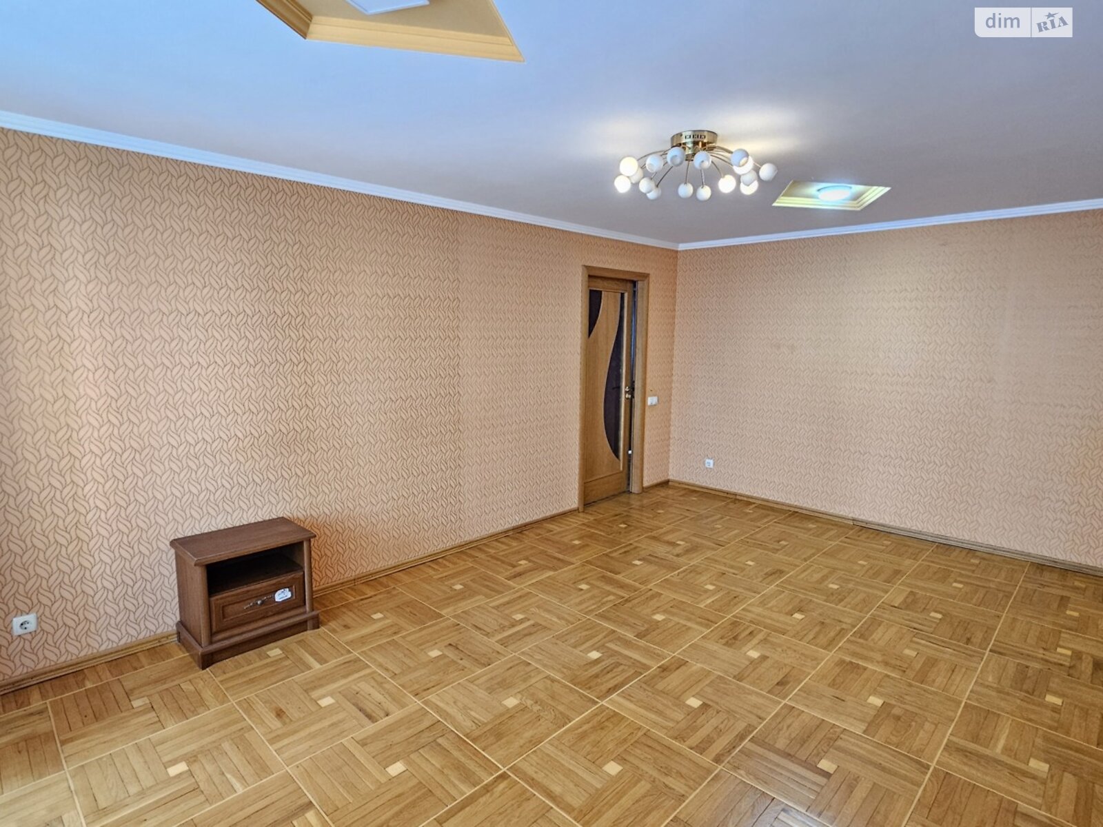 трикімнатна квартира в Хмельницькому, район Виставка, на вул. Коновальця Євгена, кв. 24 в довготривалу оренду помісячно фото 1 трикімнатна квартира в Хмельницькому, район Виставка, на вул. Коновальця Євгена, кв. 24 в довготривалу оренду помісячно фото 1