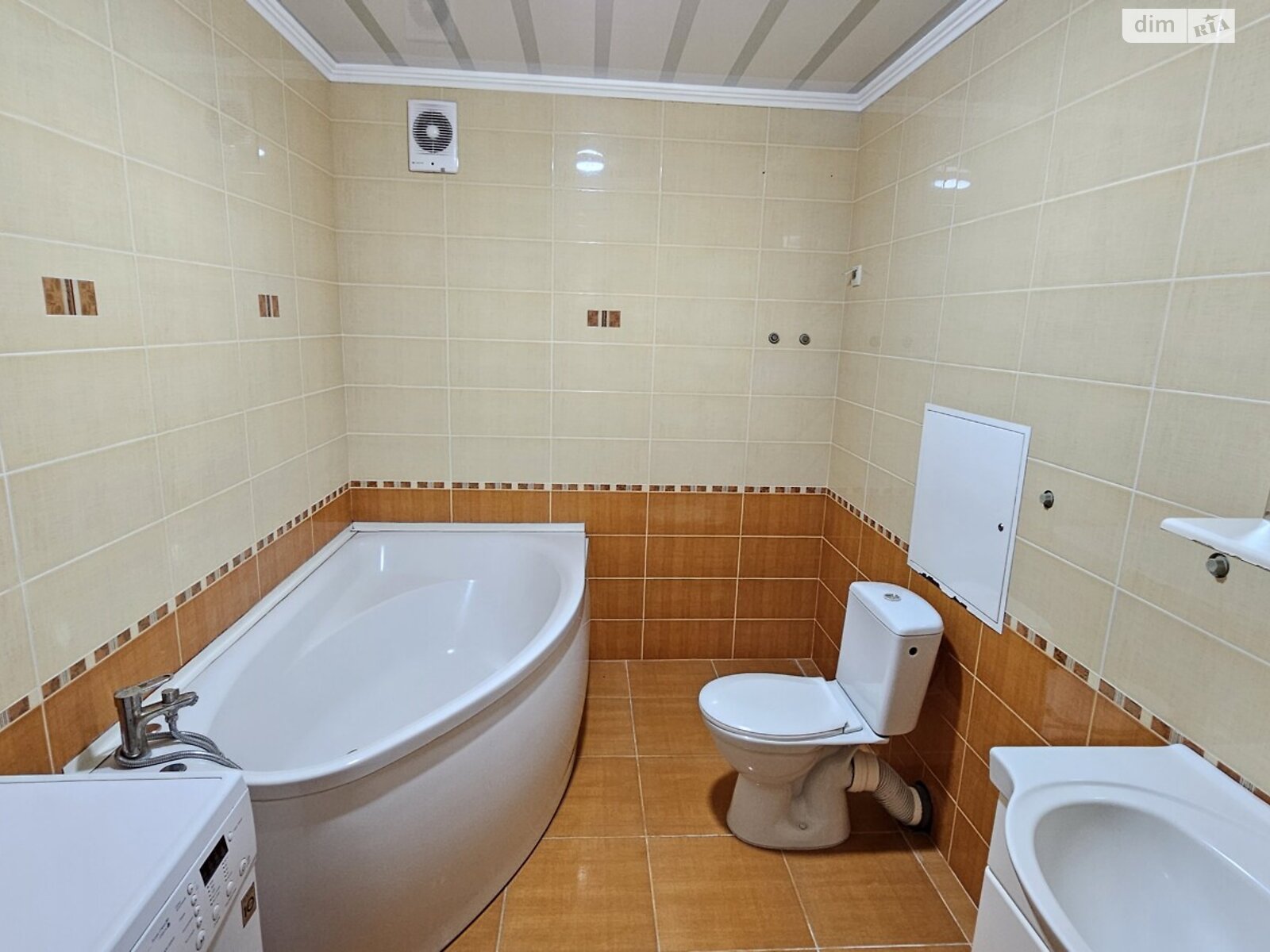 трикімнатна квартира в Хмельницькому, район Виставка, на вул. Коновальця Євгена, кв. 24 в довготривалу оренду помісячно фото 1 трикімнатна квартира в Хмельницькому, район Виставка, на вул. Коновальця Євгена, кв. 24 в довготривалу оренду помісячно фото 1