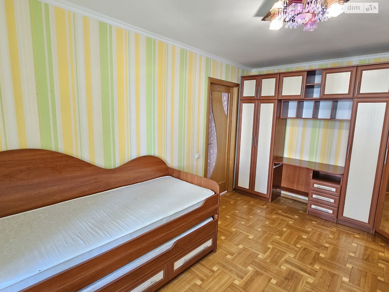 трикімнатна квартира в Хмельницькому, район Виставка, на вул. Коновальця Євгена, кв. 24 в довготривалу оренду помісячно фото 1 трикімнатна квартира в Хмельницькому, район Виставка, на вул. Коновальця Євгена, кв. 24 в довготривалу оренду помісячно фото 1