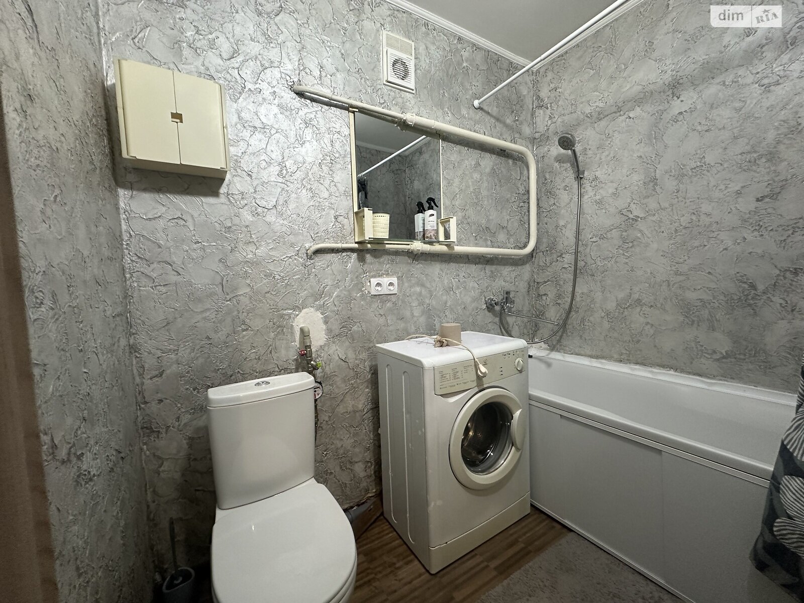 трикімнатна квартира в Хмельницькому, район Виставка, на вул. Зарічанська в довготривалу оренду помісячно фото 1