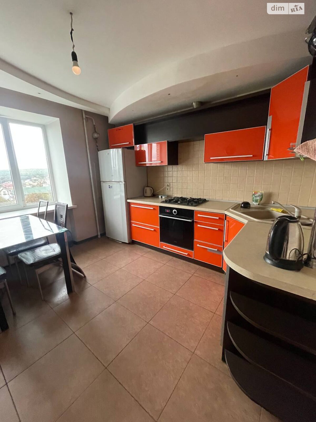 трехкомнатная квартира в Хмельницком, район Выставка, на просп. Мира 94/1Б в аренду на долгий срок помесячно фото 1