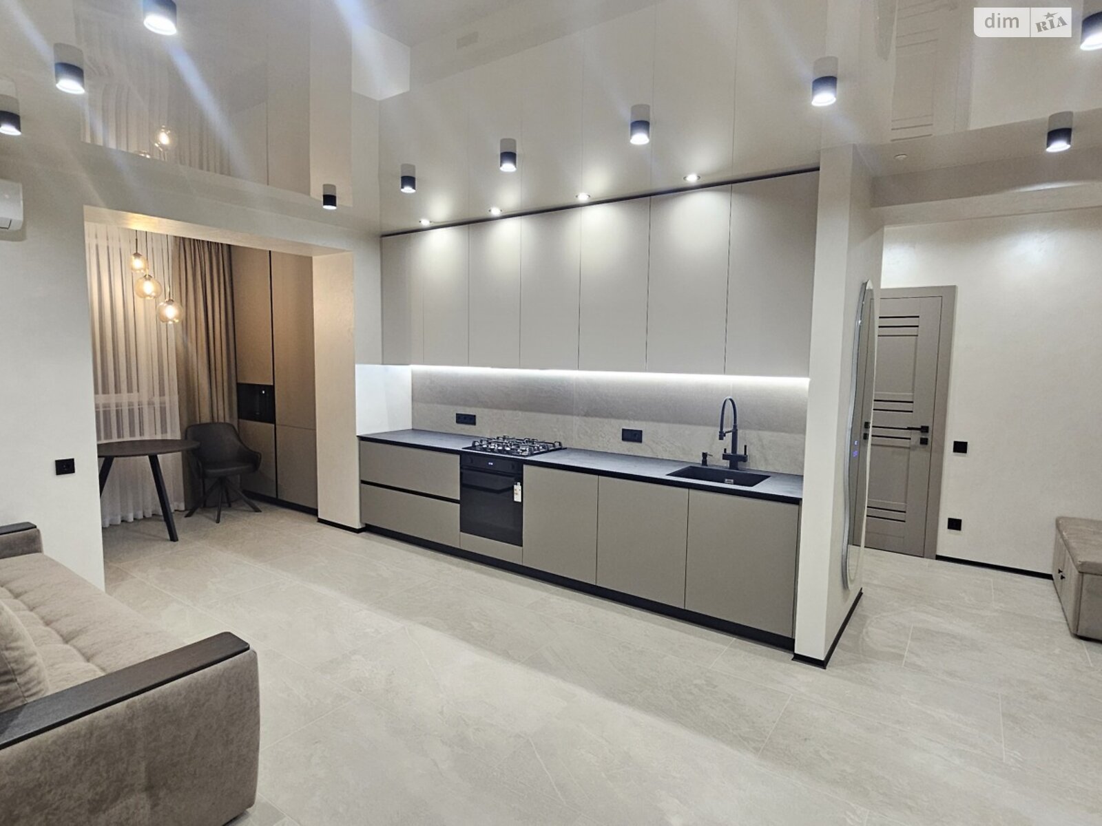 двухкомнатная квартира в Хмельницком, район Выставка, на шоссе Старокостянтиновское, кв. 34 в аренду на долгий срок помесячно фото 1 двухкомнатная квартира в Хмельницком, район Выставка, на шоссе Старокостянтиновское, кв. 34 в аренду на долгий срок помесячно фото 1