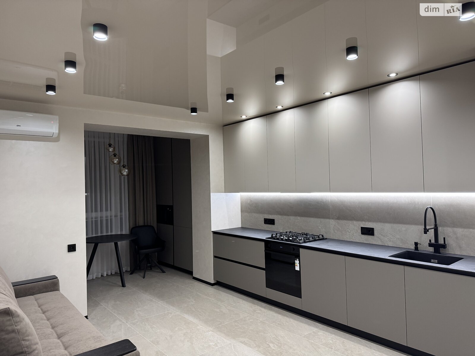 двухкомнатная квартира в Хмельницком, район Выставка, на шоссе Старокостянтиновское, кв. 34 в аренду на долгий срок помесячно фото 1 двухкомнатная квартира в Хмельницком, район Выставка, на шоссе Старокостянтиновское, кв. 34 в аренду на долгий срок помесячно фото 1