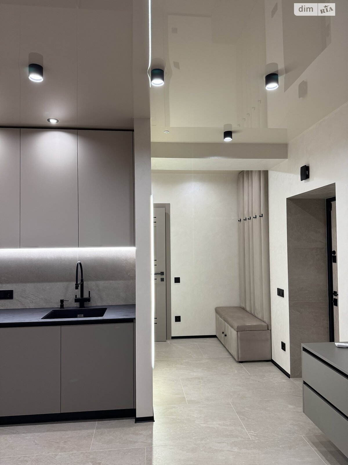 двухкомнатная квартира в Хмельницком, район Выставка, на шоссе Старокостянтиновское, кв. 34 в аренду на долгий срок помесячно фото 1 двухкомнатная квартира в Хмельницком, район Выставка, на шоссе Старокостянтиновское, кв. 34 в аренду на долгий срок помесячно фото 1