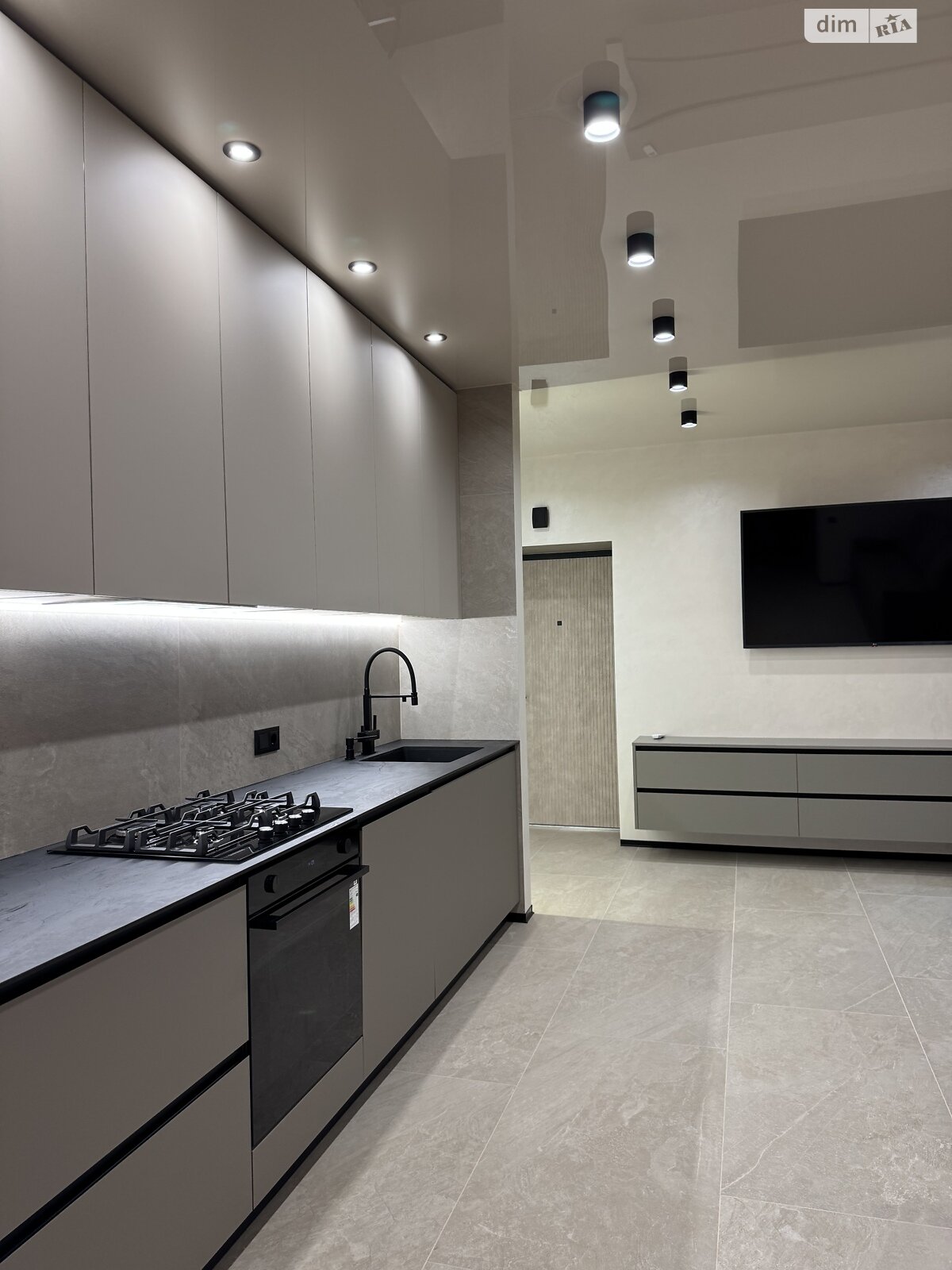 двухкомнатная квартира в Хмельницком, район Выставка, на шоссе Старокостянтиновское, кв. 34 в аренду на долгий срок помесячно фото 1 двухкомнатная квартира в Хмельницком, район Выставка, на шоссе Старокостянтиновское, кв. 34 в аренду на долгий срок помесячно фото 1