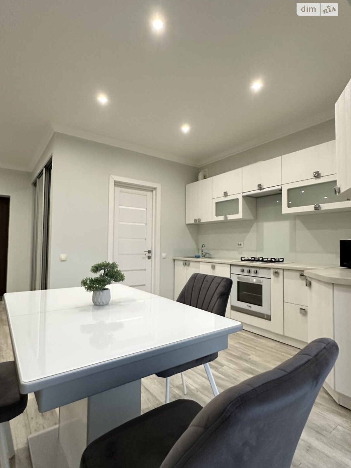 однокімнатна квартира в Хмельницькому, район Виставка, на вул. Зарічанська 3/2Б в довготривалу оренду помісячно фото 1 однокімнатна квартира в Хмельницькому, район Виставка, на вул. Зарічанська 3/2Б в довготривалу оренду помісячно фото 1