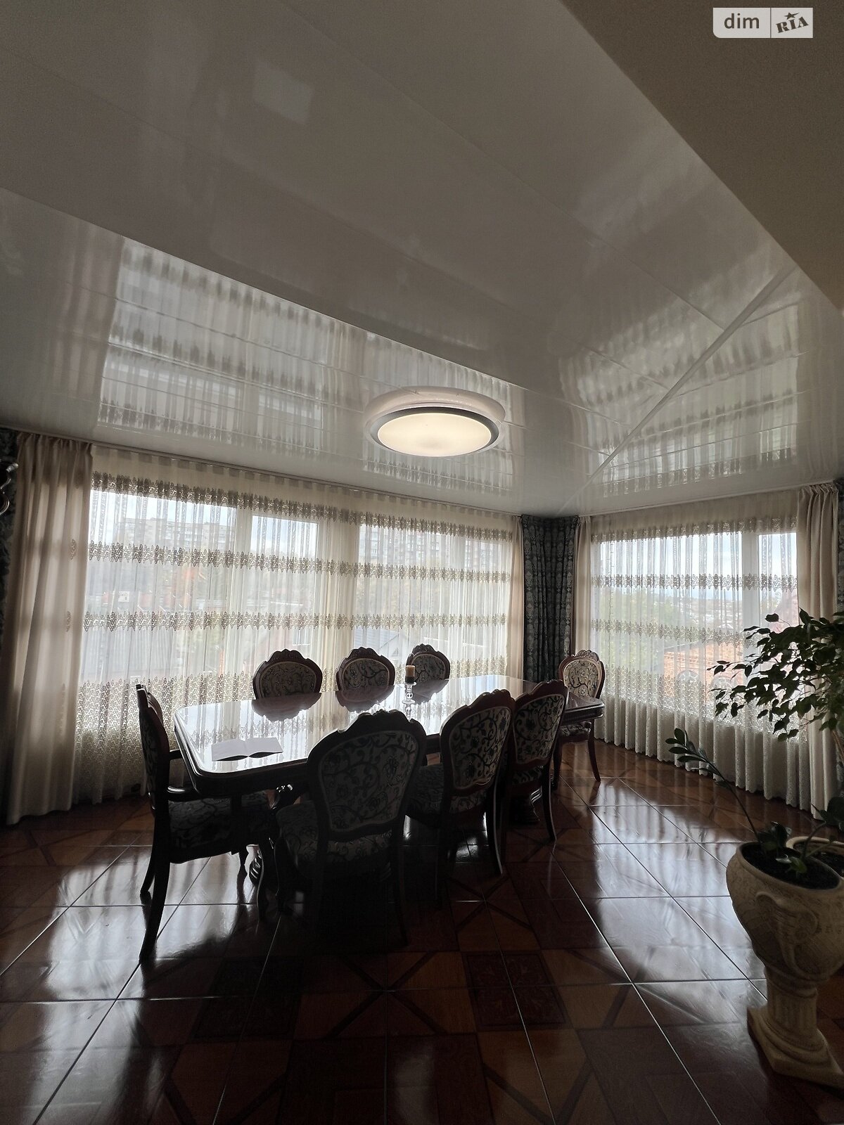 трехкомнатная квартира в Хмельницком, район Юго-Западный, на ул. Депутатская 29 в аренду на долгий срок помесячно фото 1