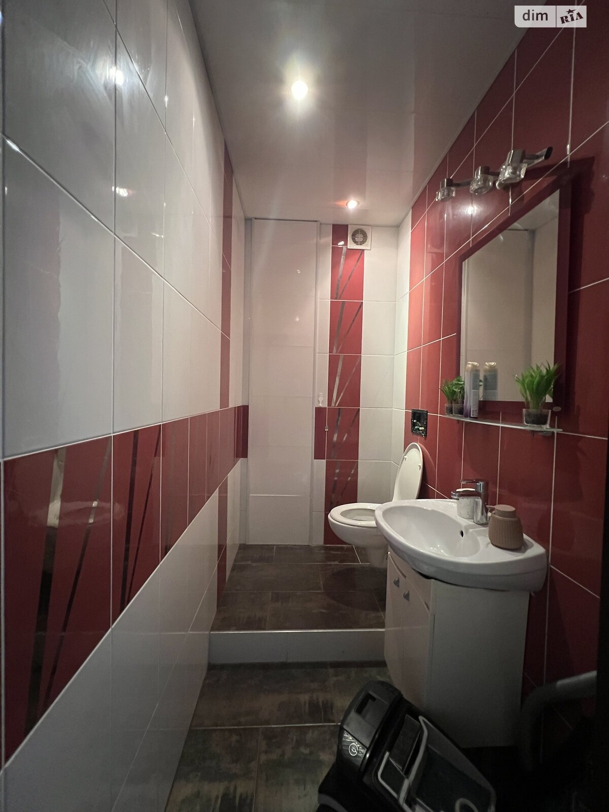 трехкомнатная квартира в Хмельницком, район Юго-Западный, на ул. Депутатская 29 в аренду на долгий срок помесячно фото 1