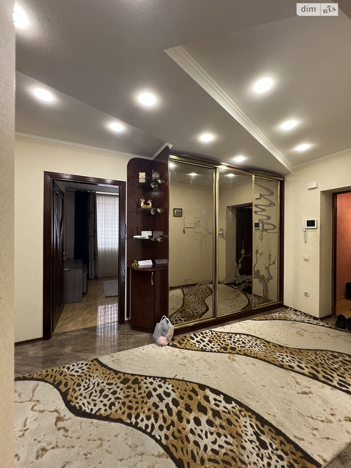 трехкомнатная квартира в Хмельницком, район Юго-Западный, на ул. Депутатская 29 в аренду на долгий срок помесячно фото 1