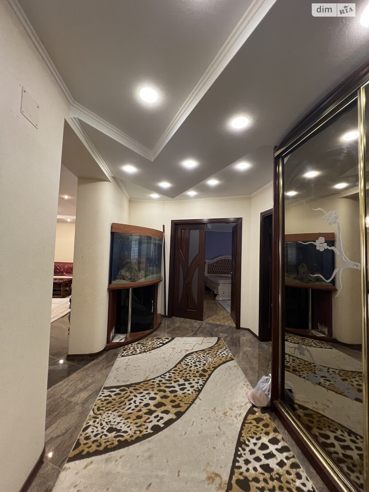 трехкомнатная квартира в Хмельницком, район Юго-Западный, на ул. Депутатская 29 в аренду на долгий срок помесячно фото 1