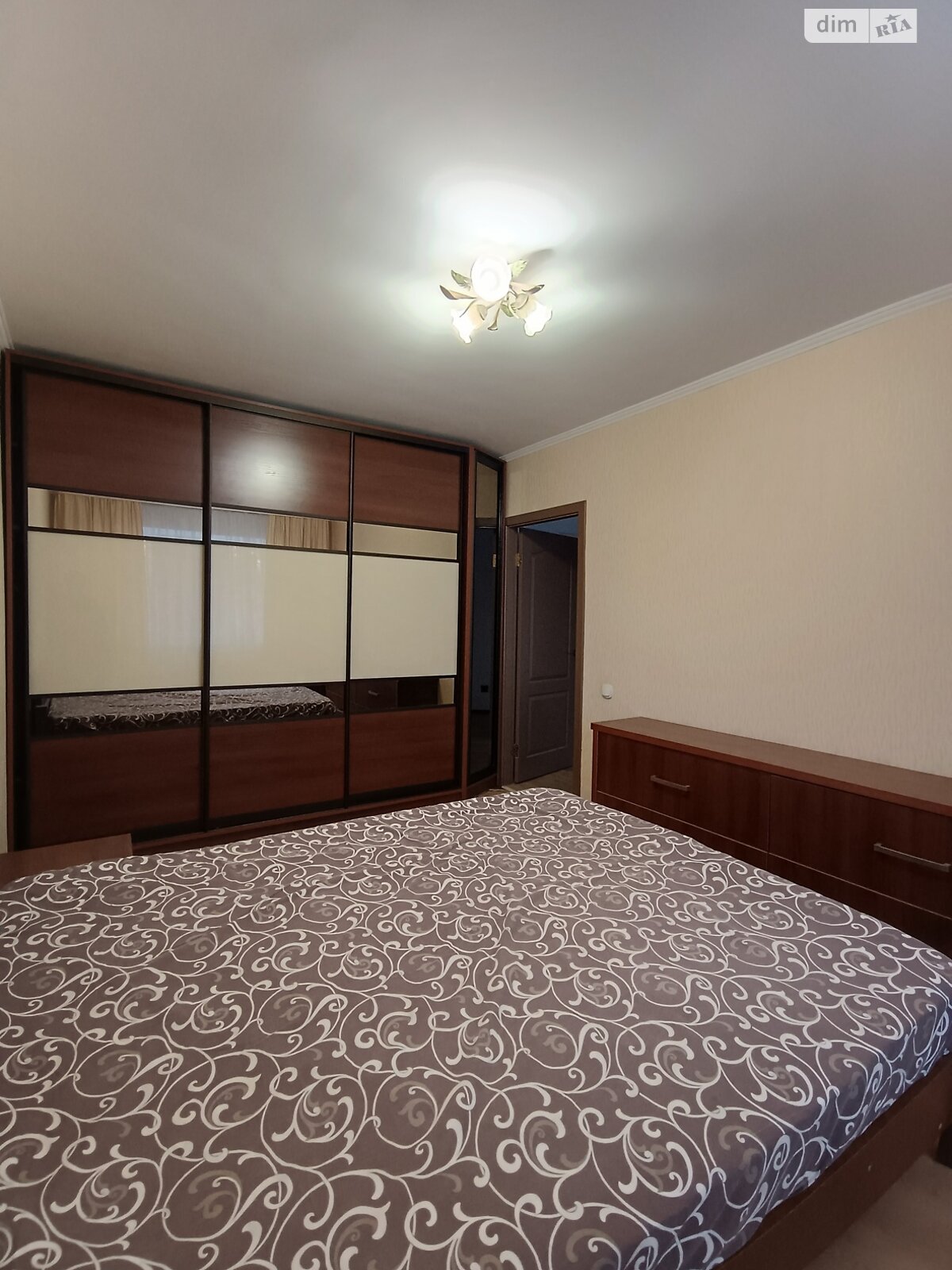 трехкомнатная квартира в Хмельницком, район Юго-Западный, на ул. Институтская в аренду на долгий срок помесячно фото 1 трехкомнатная квартира в Хмельницком, район Юго-Западный, на ул. Институтская в аренду на долгий срок помесячно фото 1