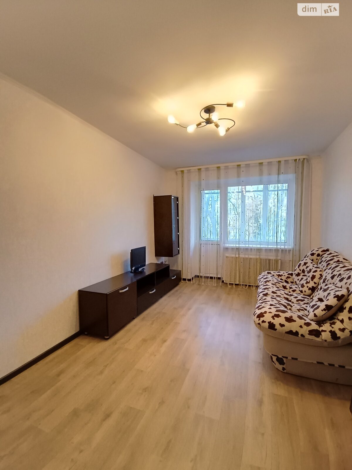 трехкомнатная квартира в Хмельницком, район Юго-Западный, на ул. Институтская в аренду на долгий срок помесячно фото 1 трехкомнатная квартира в Хмельницком, район Юго-Западный, на ул. Институтская в аренду на долгий срок помесячно фото 1