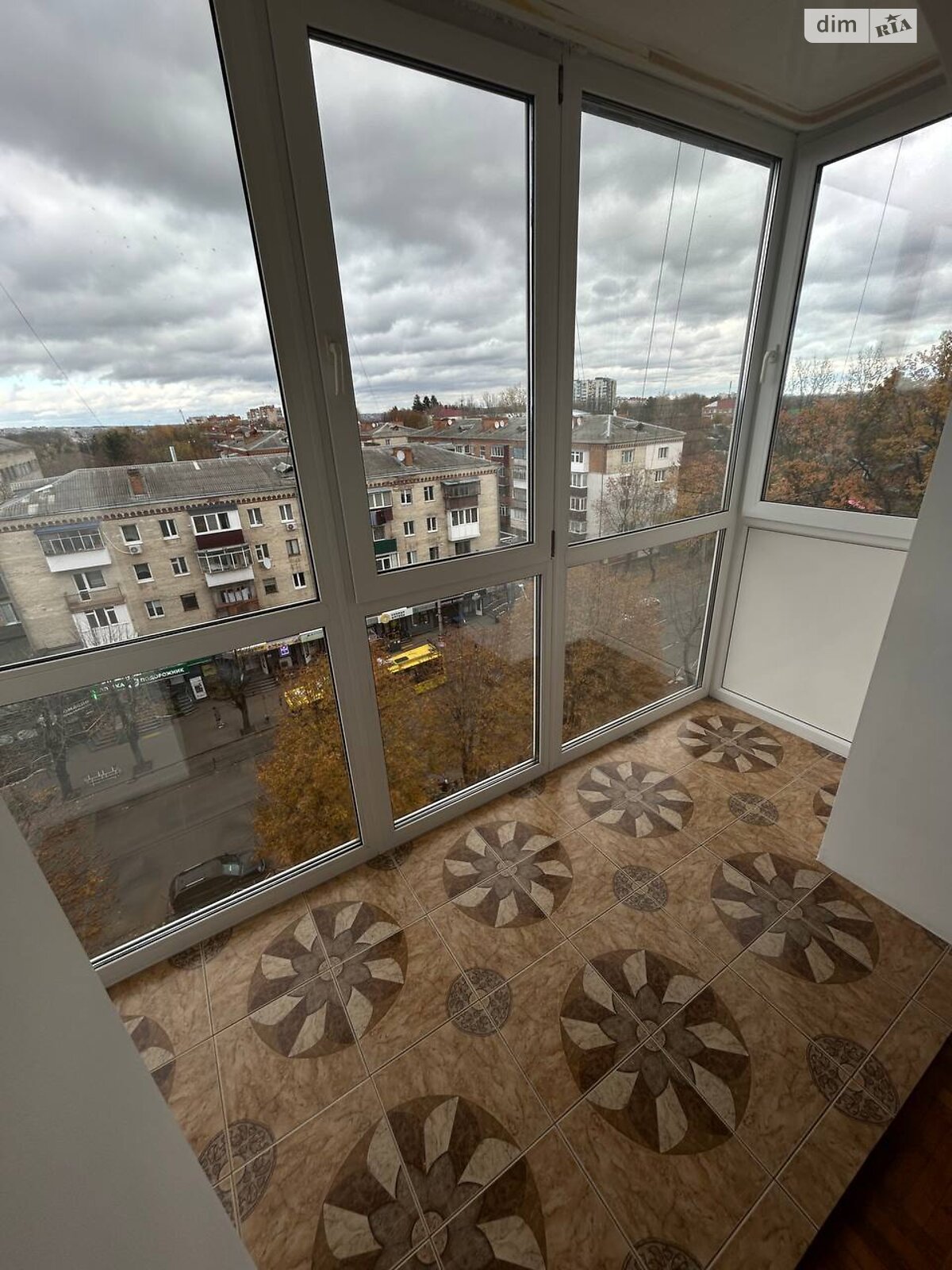 трикімнатна квартира в Хмельницькому, район Південно-Західний, на вул. Інститутська 3 в довготривалу оренду помісячно фото 1