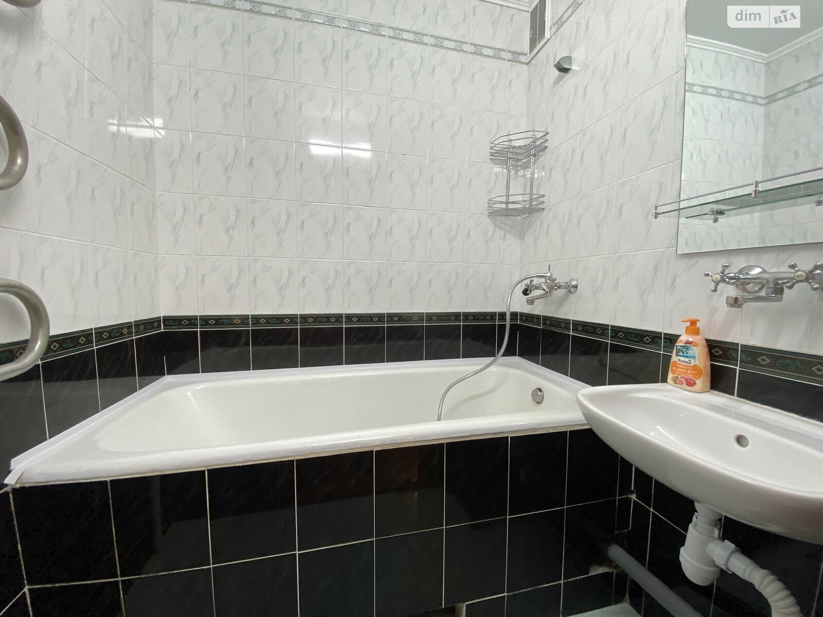 трехкомнатная квартира в Хмельницком, район Юго-Западный, на ул. Институтская 3 в аренду на долгий срок помесячно фото 1