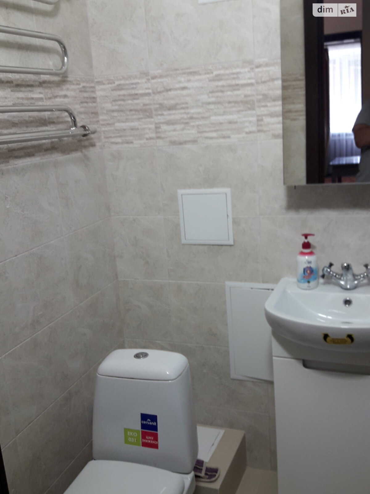 трикімнатна квартира в Хмельницькому, район Південно-Західний, на вул. Івана Пулюя в довготривалу оренду помісячно фото 1