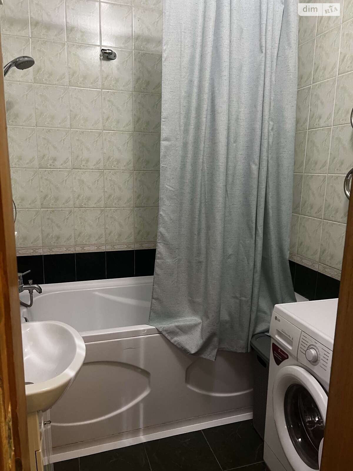 трехкомнатная квартира в Хмельницком, район Юго-Западный, на ул. Олега Ольжича 16 в аренду на долгий срок помесячно фото 1