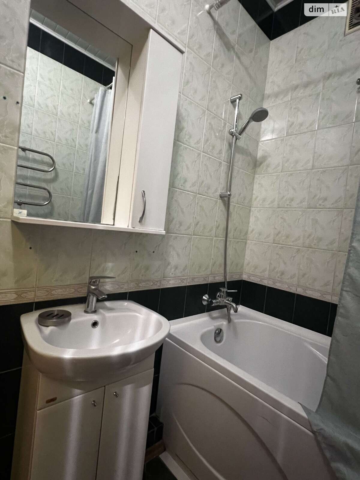 трехкомнатная квартира в Хмельницком, район Юго-Западный, на ул. Олега Ольжича 16 в аренду на долгий срок помесячно фото 1