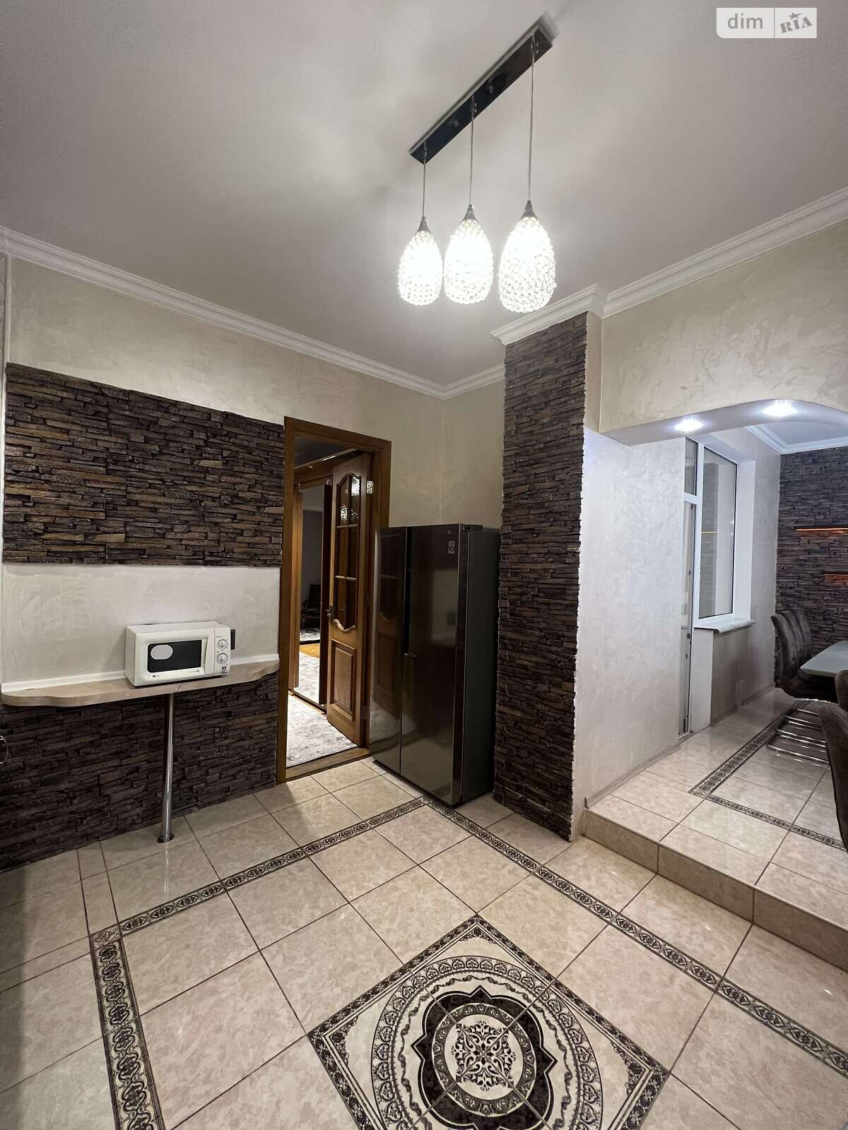 трехкомнатная квартира в Хмельницком, район Юго-Западный, на ул. Олега Ольжича 16 в аренду на долгий срок помесячно фото 1