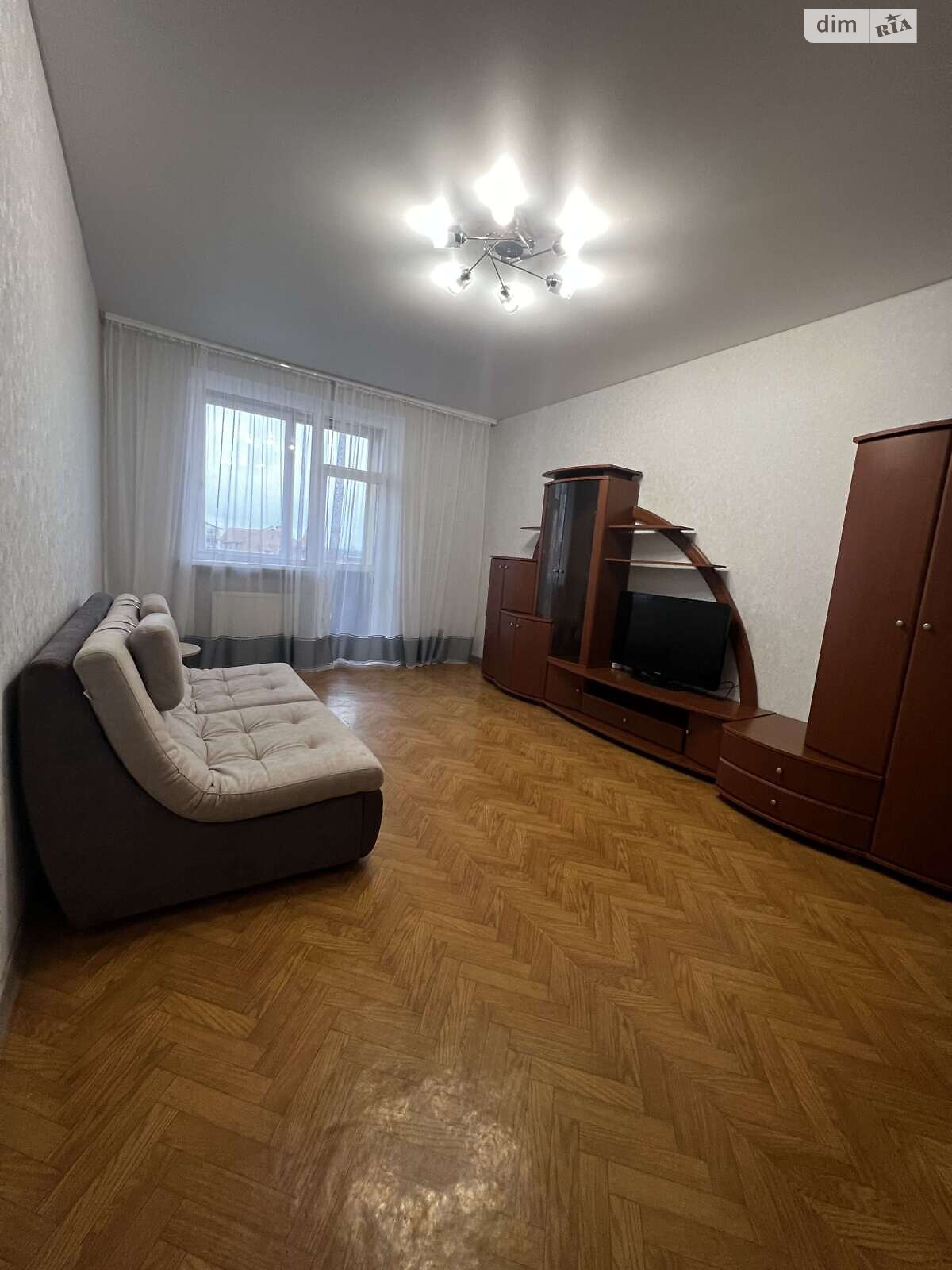 трехкомнатная квартира в Хмельницком, район Юго-Западный, на ул. Олега Ольжича 16 в аренду на долгий срок помесячно фото 1