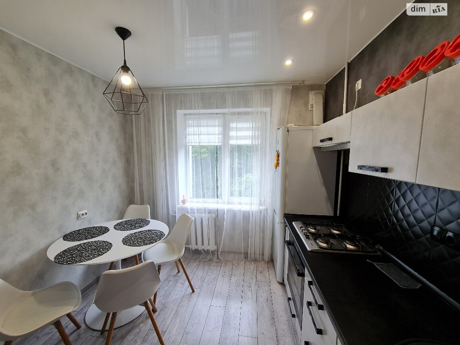 трехкомнатная квартира с мебелью в Хмельницком, район Юго-Западный, на шоссе Львовское 43/1 в аренду на долгий срок помесячно фото 1