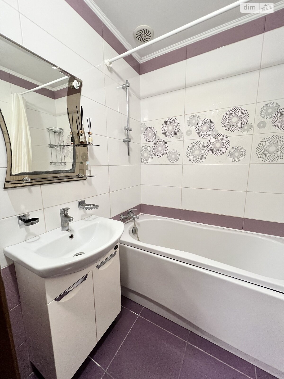 четырехкомнатная квартира в Хмельницком, район Загот Зерно, на ул. Трудовая 17 в аренду на долгий срок помесячно фото 1 четырехкомнатная квартира в Хмельницком, район Загот Зерно, на ул. Трудовая 17 в аренду на долгий срок помесячно фото 1