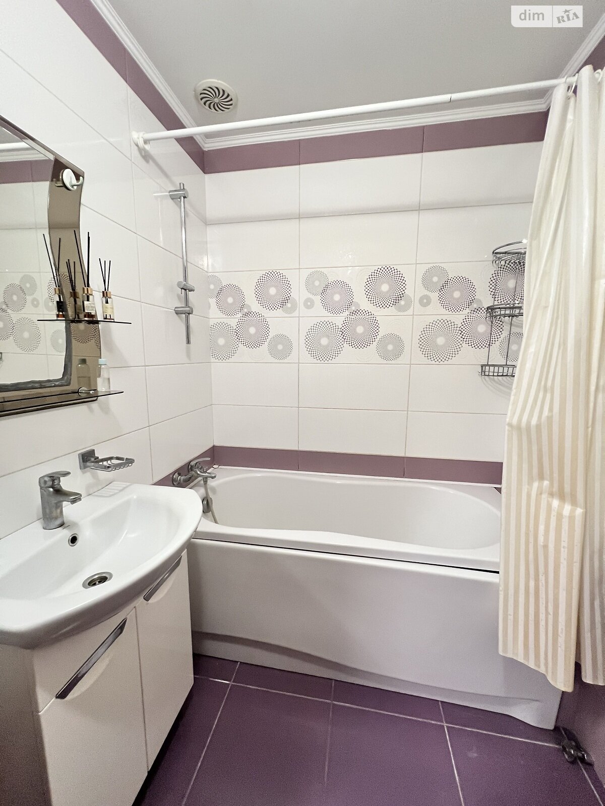 четырехкомнатная квартира в Хмельницком, район Загот Зерно, на ул. Трудовая 17 в аренду на долгий срок помесячно фото 1 четырехкомнатная квартира в Хмельницком, район Загот Зерно, на ул. Трудовая 17 в аренду на долгий срок помесячно фото 1