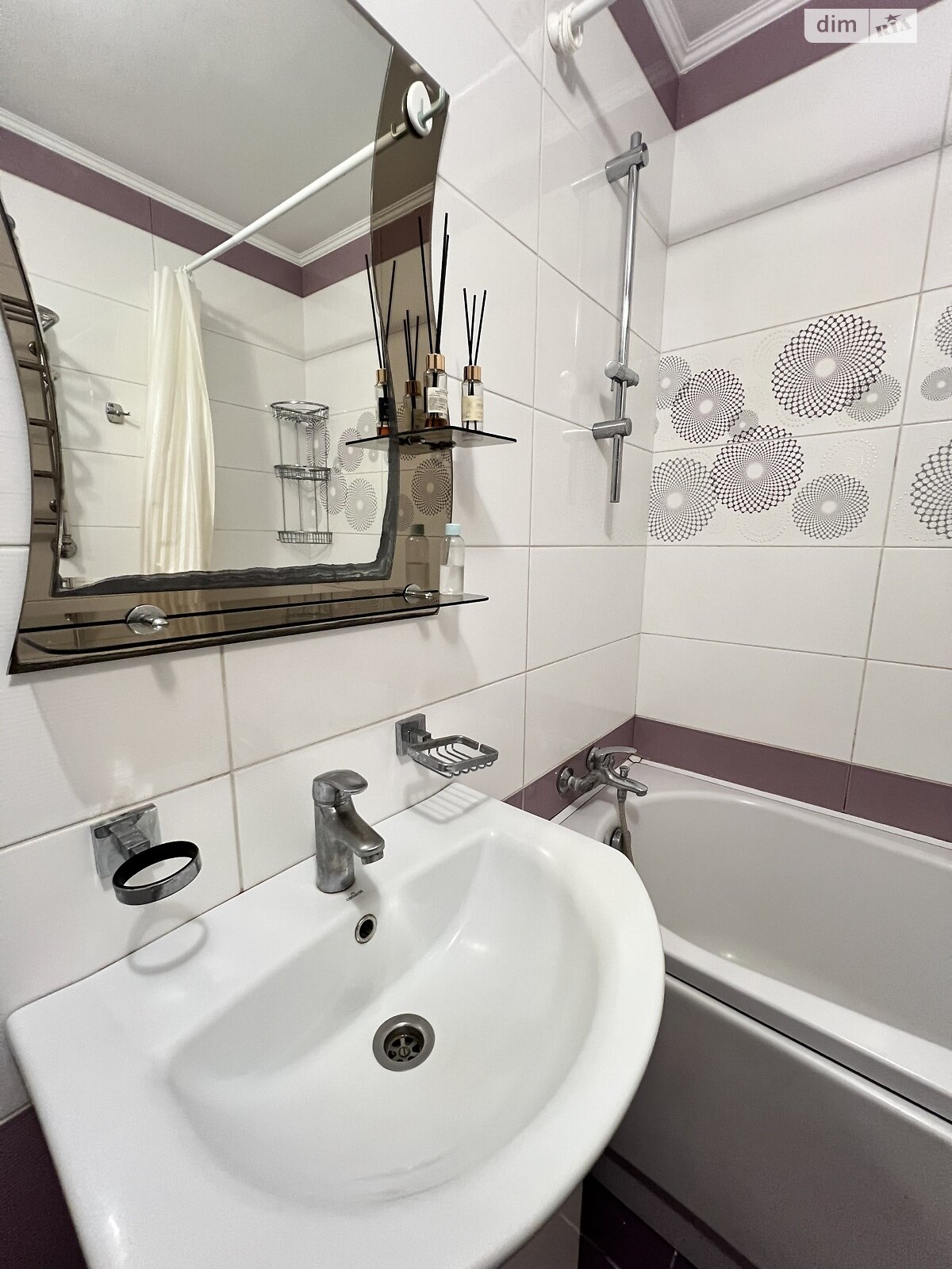 четырехкомнатная квартира в Хмельницком, район Загот Зерно, на ул. Трудовая 17 в аренду на долгий срок помесячно фото 1 четырехкомнатная квартира в Хмельницком, район Загот Зерно, на ул. Трудовая 17 в аренду на долгий срок помесячно фото 1