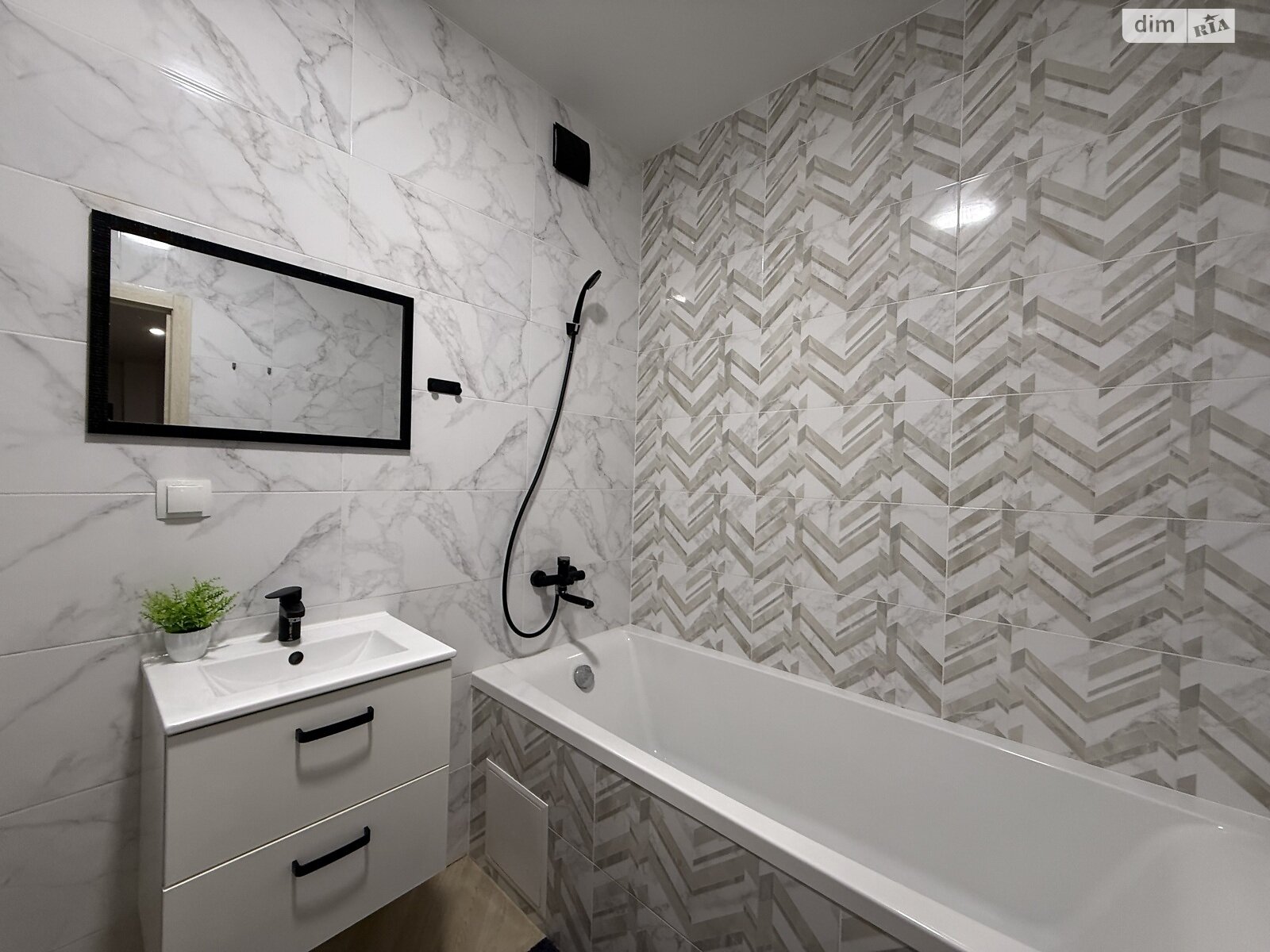 двухкомнатная квартира в Хмельницком, район Заречье, на ул. Нижняя Береговая 2/2Е в аренду на долгий срок помесячно фото 1