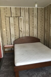 трикімнатна квартира в Хусті, район Хуст, на вул. Академіка Пирогова 5А, кв. 1 в довготривалу оренду помісячно фото 2